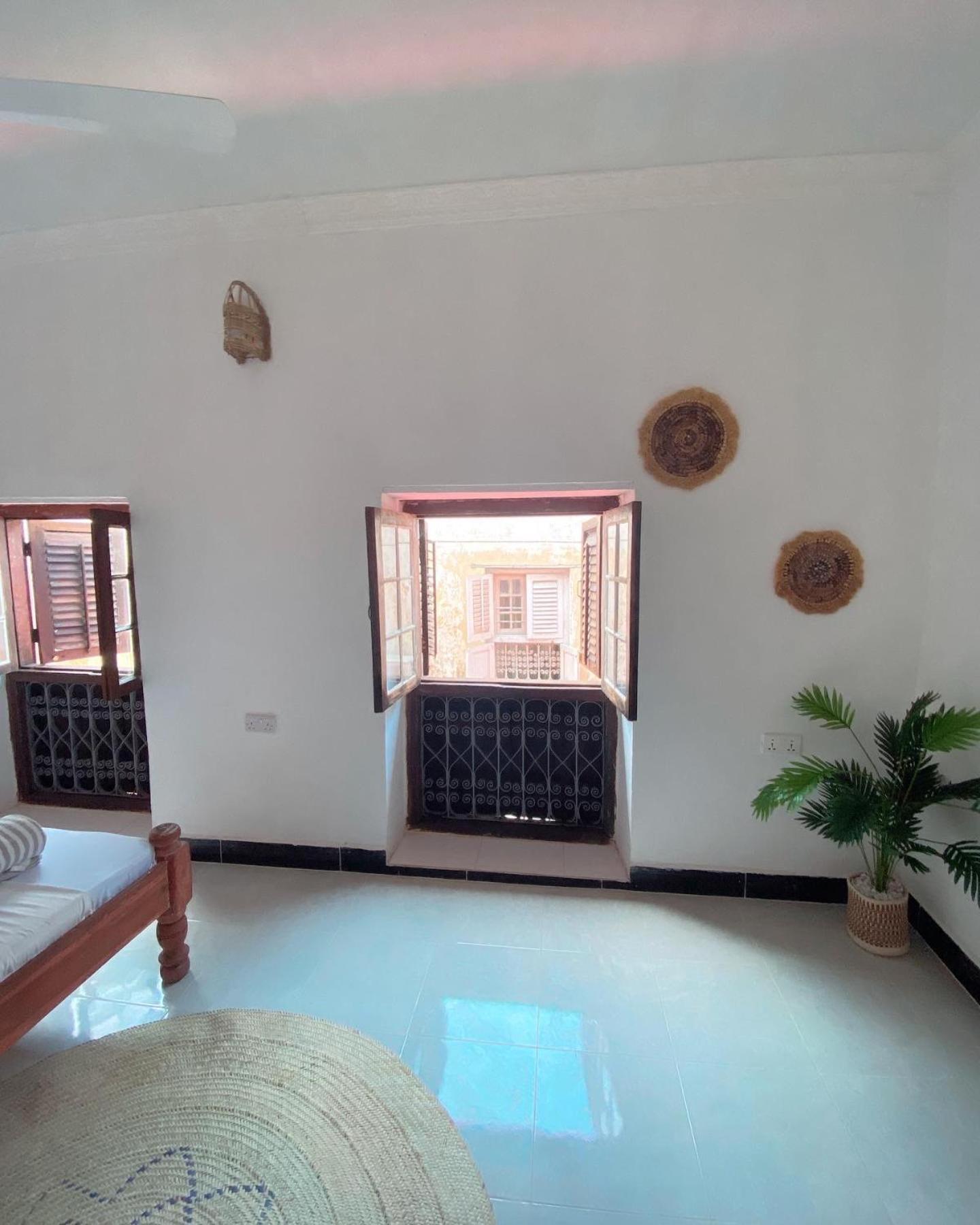 Nomad Cave- Stonetown Hotel Zanzibar ภายนอก รูปภาพ